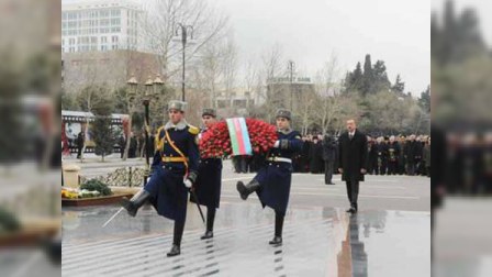 İlham Əliyev “Xocalı" abidəsini ziyarət edib