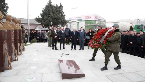 1003 nəfər Xocalı sakinini əsirlikdən qurtaran Milli Qəhrəmana büst qoyuldu - FOTOLAR