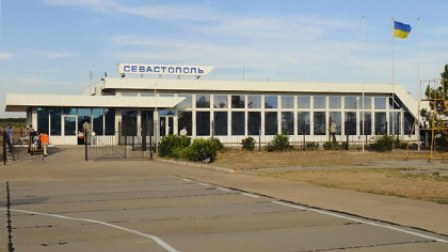 Rusiya hərbçiləri Ukraynada aeroportu ələ keçirdilər