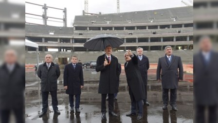 Prezident Bakı Olimpiya Stadionunun tikintisilə tanış olub