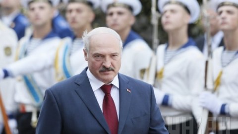 Lukaşenko: “Yalnız axmaqlar Ukrayna hadisələrindən nəticə çıxarmaz”