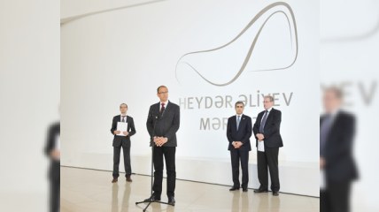 Leyla və Arzu Əliyevalar "Silahların əfsanəsi" sərgisində - FOTOLAR