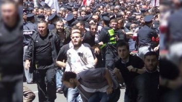 Tbilisidə Saakaşvilinin tərəfdarları ilə əleyhdarları toqquşub