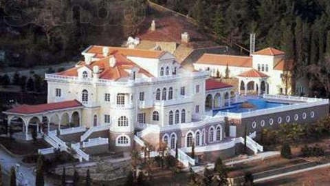 Yanukoviçin elit içkiləri olan anbar tapıldı