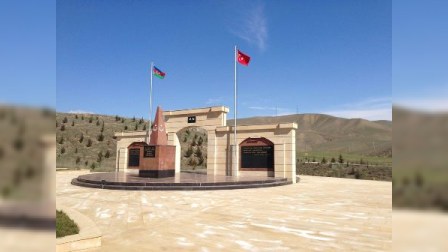 31 mart soyqırımı günü ərəfəsində jurnalistlər Bakıdan Şamaxıya aparılıb - FOTOLAR