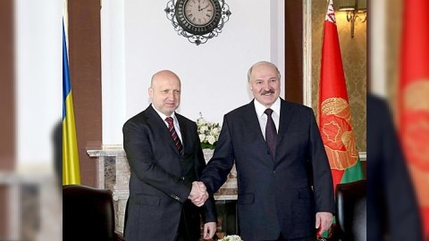 Ukraynanın müvəqqəti prezidenti Lukaşenko ilə görüşüb