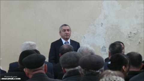 Sabunçu sakinləri rüşvətxor məmuru icra başçısının qəbulunda ifşa etdilər