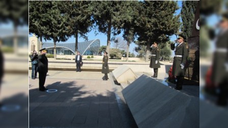 Zakir Həsənov Necdet Özeli medal ilə təltif etdi-FOTO