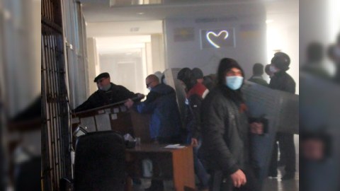 Donetskdə separatçılar zəbt etdikləri binanı boşaltdılar