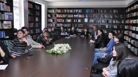 Vüsalə Mahirqızı Nəsimi Nəbizadə ilə birgə ADU tələbələrinə dərs keçdi - FOTO