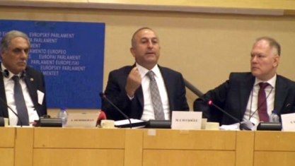 Türk nazir Avropa Parlamentində Gülənlə bağlı suala əsəbiləşdi