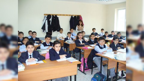 İcra Hakimiyyəti məktəb təmirinin yubanmasında naziri günahlandırır