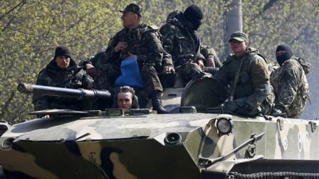Rusmeylli qüvvələr Slavyanska tanklar yeritdi - FOTOLAR