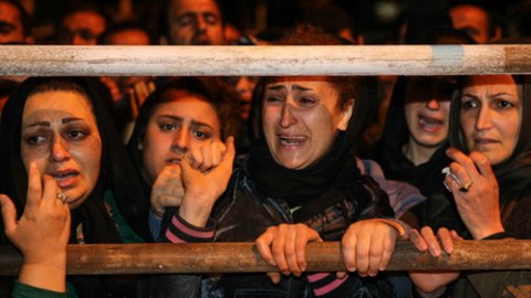 Ana oğlunun qatilini dar ağacında bağışladı - FOTOLAR