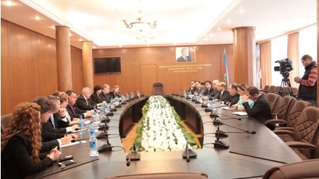 QHT Şurasında Çexiya parlamentinin üzvləri ilə görüş keçirilib