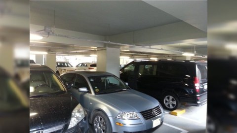 İqtisadçı Bakıdakı avtoparkinqlərində qiymətləri ucuzlaşdırmağa çağırdı