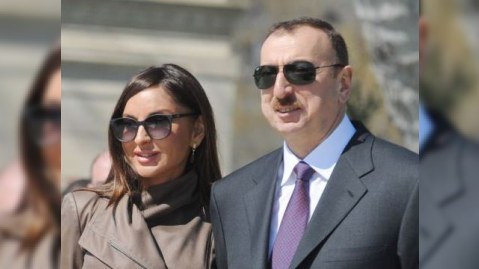 Prezident birinci xanımla yeni aerovağzalın açılışında olub