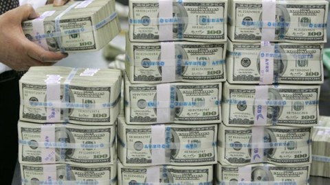 Azərbaycanlı iş adamlarının 50 milyonluq sərvəti çamadanlarla Rusiyaya daşınıb