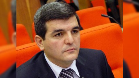Deputat “Bakı Metropoliteni”ni qınadı: “Rəsulzadə ilə bağlı vicdanlı davranın”