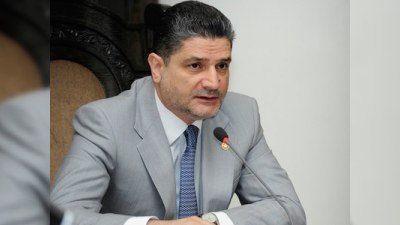 Ermənistanın keçmiş baş naziri ölkədən gedib