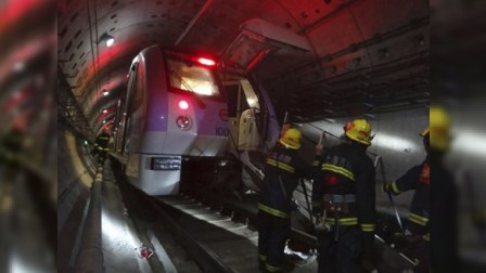 Metroda iki qatar toqquşdu