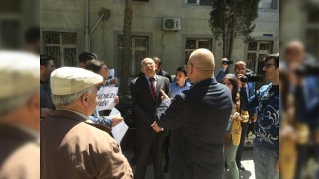 Jurnalistlər Bakıda piket keçirdilər - FOTOLAR