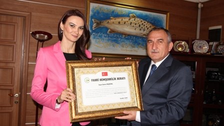 Deputata Türkiyə vilayətinin fəxri vətəndaşı adı verildi - FOTO