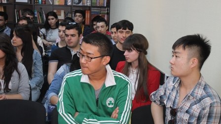 “Heydər Əliyev və İpək Yolu” adlı dəyirmi masa təşkil edildi - FOTO