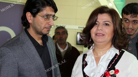 Gülər Əhmədova qardaşı ilə Fəxri Xiyabana gedib