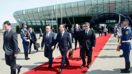 Fransa prezidentinin Bakı səfəri başa çatdı