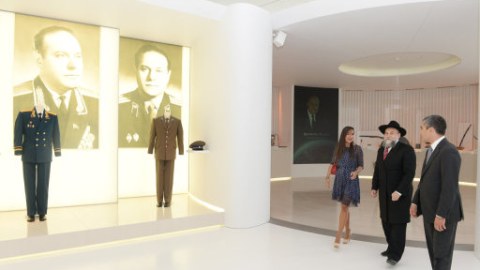 Rusiya Yəhudi İcması Federasiyasının prezidenti Heydər Əliyev Mərkəzində olub - FOTO