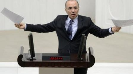 Türkiyədə müxalifətçi deputat öldü
