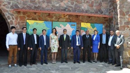  Deputat Koreya səfiri ilə ön cəbhəyə gedib - FOTO