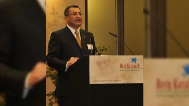 Deputat Rövşən Rzayev: “Saxta yazarları aradan çıxartmaq lazımdır”