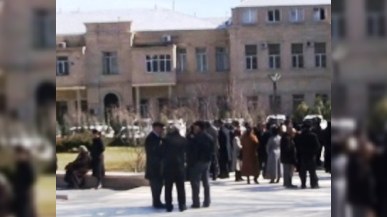 Bakıda müəllimlər aksiya keçirir - Təhsil Nazirliyi araşdırma aparacaq