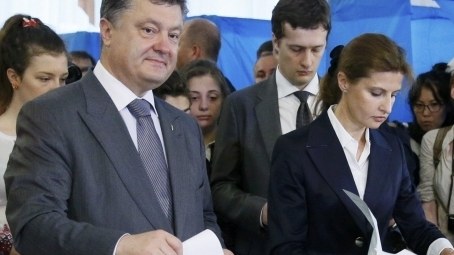 Pyotr Poroşenko Ukraynanın yeni prezidenti seçilib