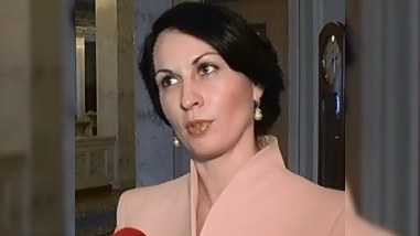 Milyonçu qadın kommunistləri tərk etdi