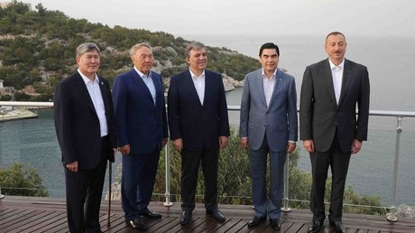 Türkdilli dövlət başçılarının qalstuksuz görüşü - FOTO