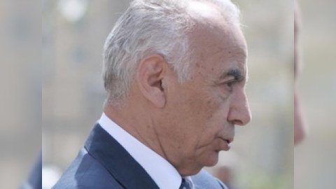 Çimərlik sahibləri Hacıbala Abutalıbovun sərəncamını saymırlar