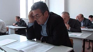 Bakıda müəllimlərin imtahanı başladı
