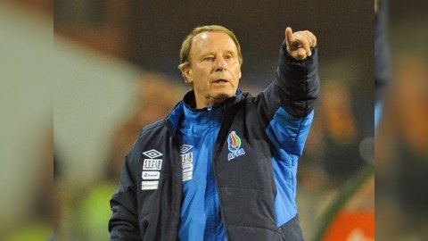 Berti Foqts futbola baxmaq üçün Braziliyaya GEDİB