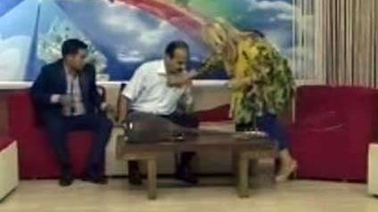 Azərbaycanda telejurnalist canlı efirdə dünyasını dəyişdi - VİDEO