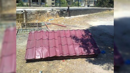 Əhmədlidə həyətin idman meydançasını dağıdıb, SATIBLAR - FOTO