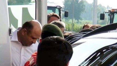Nazirin çıxış zamanı halı pisləşdi – FOTOLAR 