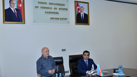 Məşhur heykəltəraş Ömər Eldarov Bakı Ali Neft Məktəbində olub