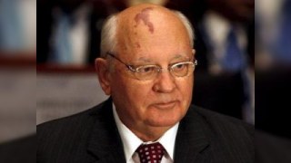 Qorbaçov Şverdnadzeyə "mükəmməl siyasətçi" dedi
