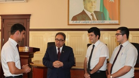 "Ən fəal və ən yaxşı rektor" mükafatı Abel Məhərrəmova təqdim olunub