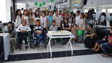 Fiziki qüsurlu gənclər Asan Xidmətin 2 yaşında - FOTO