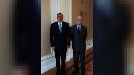 Doktor Cavad Heyətlə FOTOSÖHBƏT