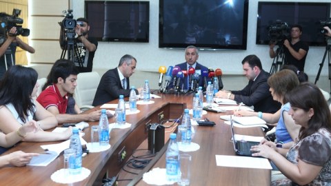 Nazirlik mənzil və maşın verdiyi ailələrin sayını açıqladı, qaydaları dəyişdirdi